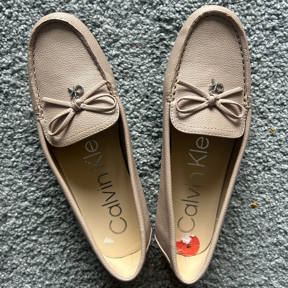 Calvin Klein Women's Beige Loafers with Bow